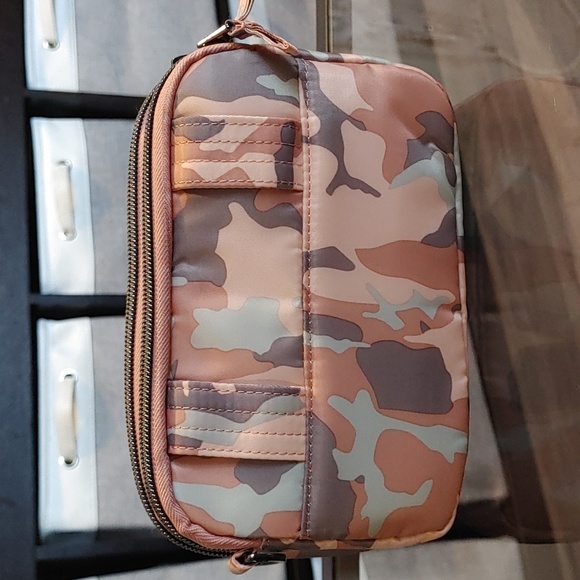 NWOT LUG - COUPE CONVERTIBLE CROSSBODY BAG - Picture 2 of 5